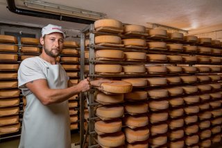 La fromagerie de Liddes est rentrée en Valais avec une médaille super-or.